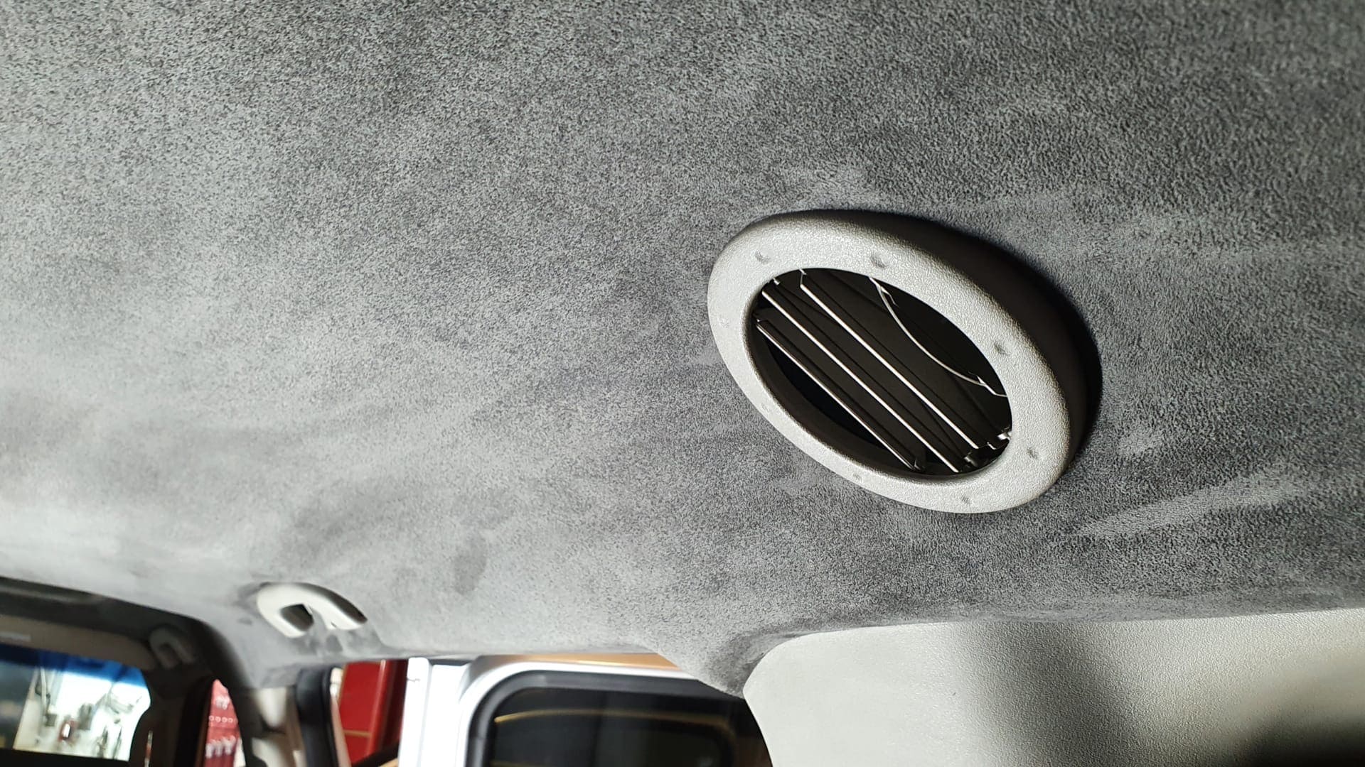 Сколько стоит перетяжка потолка в авто?