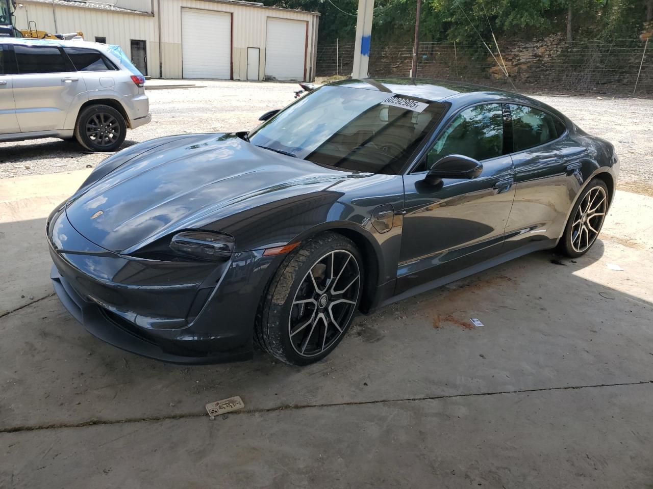 Porsche Taycan купить в США с доставкой в Россию